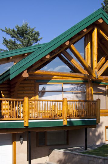 Overlander Mountain Lodge Exterior
