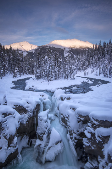 Sunwapta Falls - winter