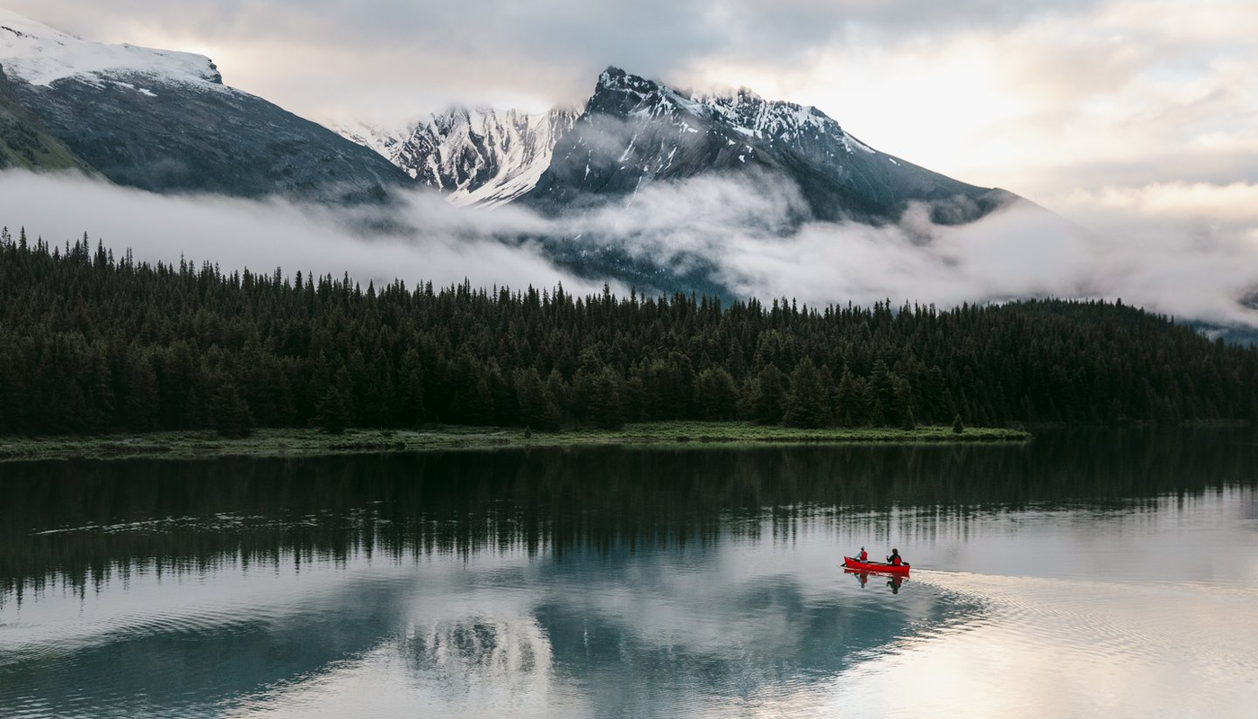 Maligne Lake - Canoe