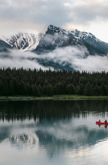 Maligne Lake - Canoe