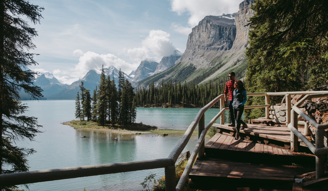 Maligne Lake Premium Cruise Tourism Jasper