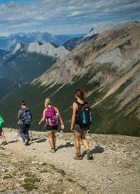 AB-JAS-2014-A-group-hikes-down-from-the-summit.width-800_JThnRqC.jpg