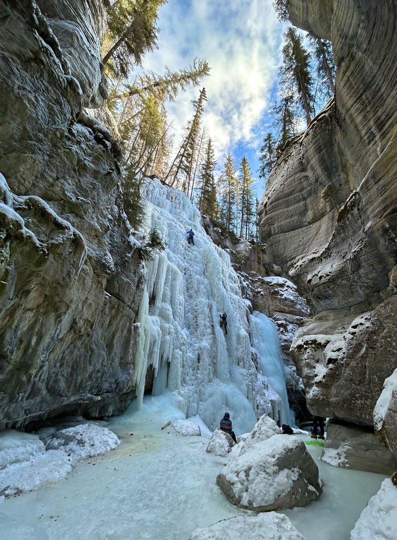 Andrew on icefall in maligne canyon.jpg