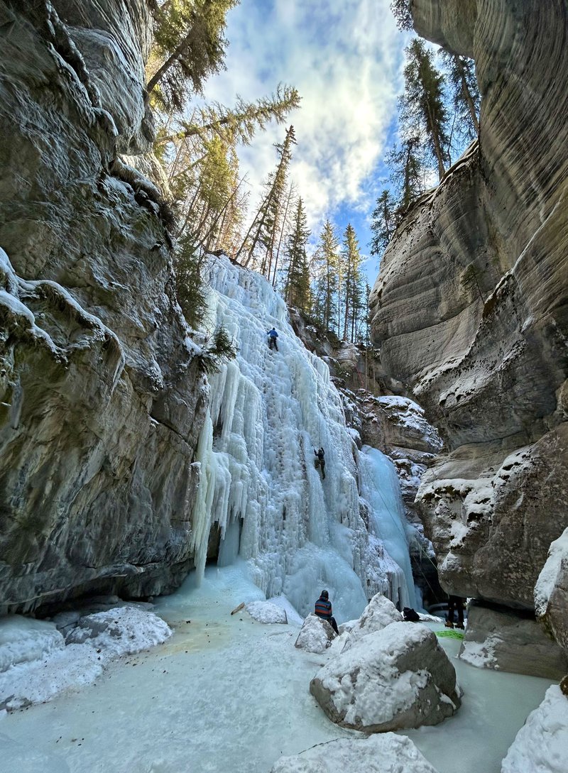 Andrew on icefall in maligne canyon.jpg Andrew on icefall in maligne canyon.jpg