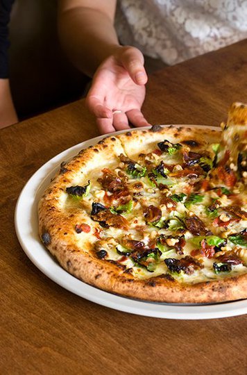 Famoso Pizzeria Famoso Pizzeria