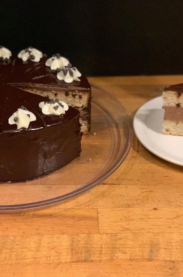 Feature - Cake - Bears Paw.jpg Feature - Cake - Bears Paw.jpg