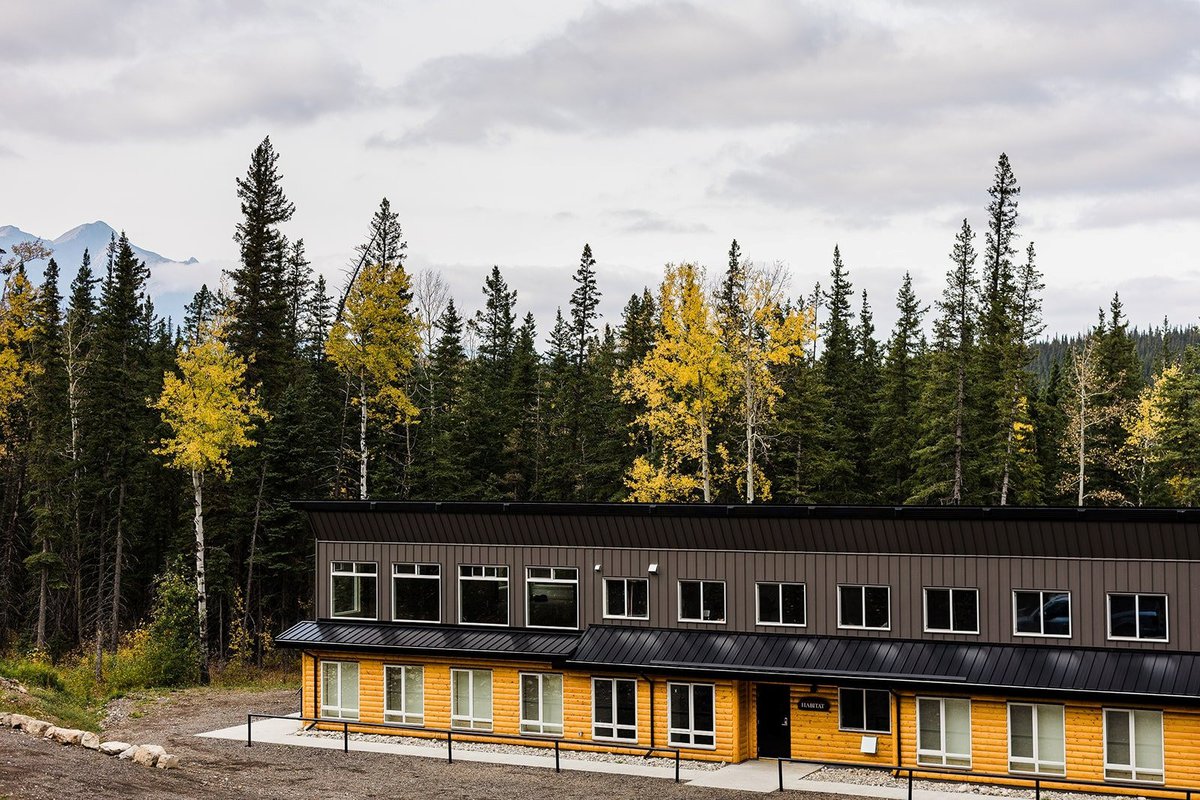 Jasper East Hostel Exterior.jpg Jasper East Hostel Exterior.jpg