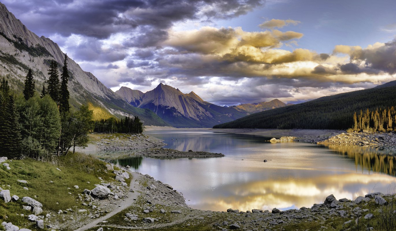 MedicineLake-CamFischer,CanadianPhotoAdventures-CR-custom.jpg