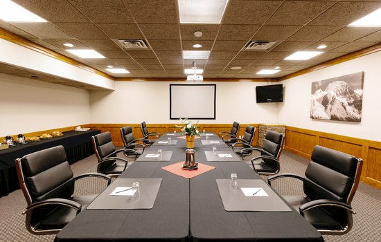 MeetingRoom_Pursuit_SawridgeInn&ConferenceCentre-custom.jpg