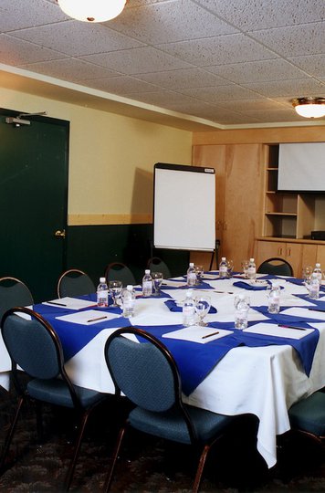 Meetingroom_OverlanderMountainLodge.jpg