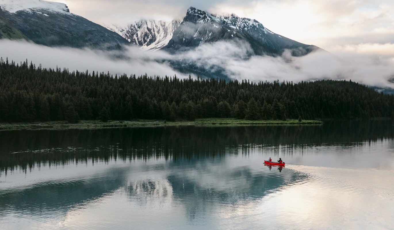 Pursuit Canoeing Maligne Lake - Mike Seehagel Pursuit Canoeing Maligne Lake - Mike Seehagel