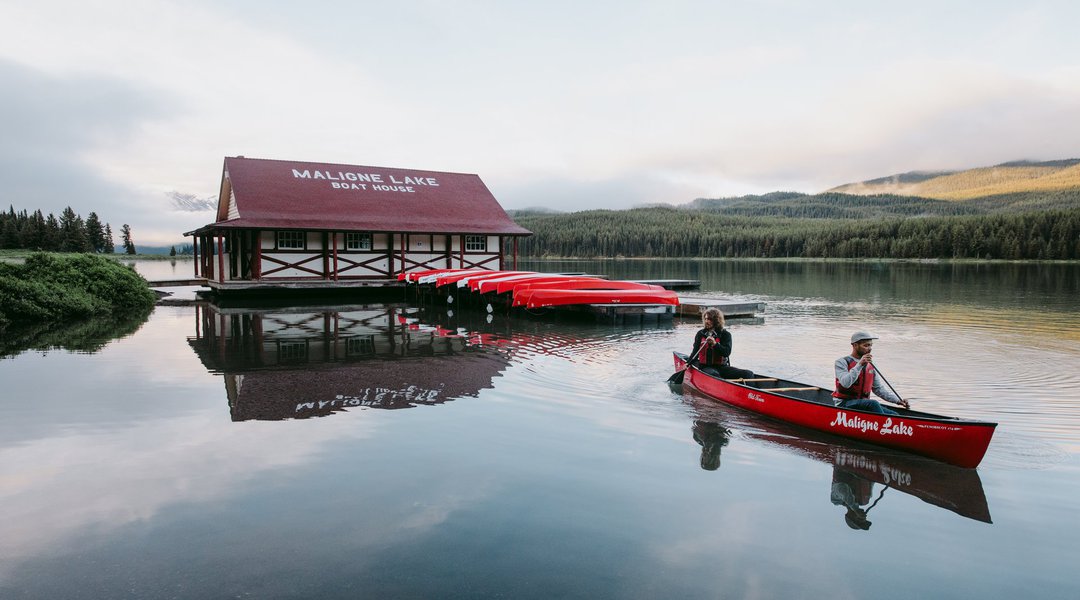 Boathouse Maligne Lake - MikeSeehagel / Pursuit Boathouse Maligne Lake - MikeSeehagel / Pursuit
