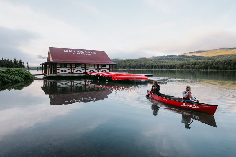 Boathouse Maligne Lake - MikeSeehagel / Pursuit