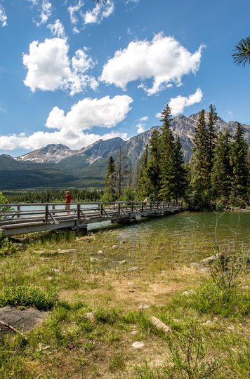 ParksCanada-BridgeAtPyramidIsland-BenMorin-CR.jpg