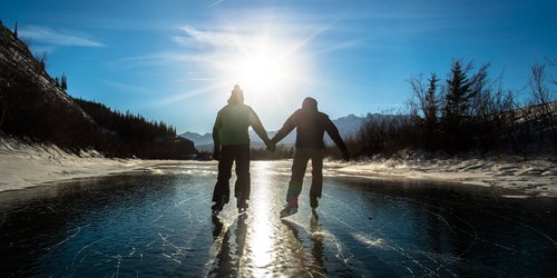 ParksCanada-CoupleSkatingHoldingHands-AdamGreenberg-CR-large.jpg ParksCanada-CoupleSkatingHoldingHands-AdamGreenberg-CR-large.jpg