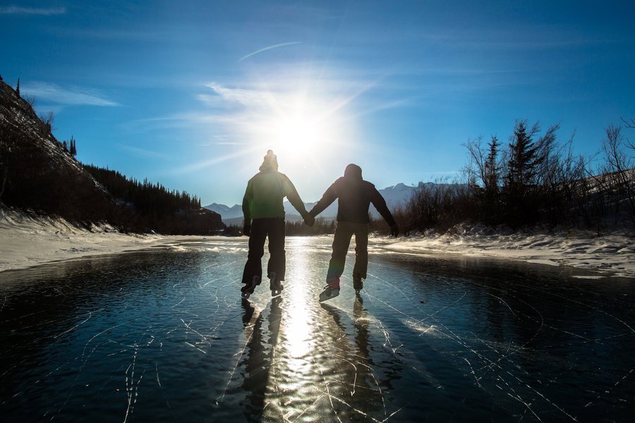 ParksCanada-CoupleSkatingHoldingHands-AdamGreenberg-CR-large.jpg ParksCanada-CoupleSkatingHoldingHands-AdamGreenberg-CR-large.jpg