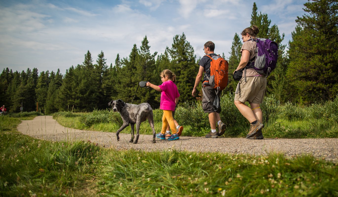 ParksCanada-FamilyandDogMarySchaefferLoop-BenMorin-CR.jpg