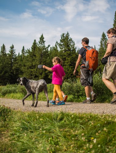 ParksCanada-FamilyandDogMarySchaefferLoop-BenMorin-CR.jpg