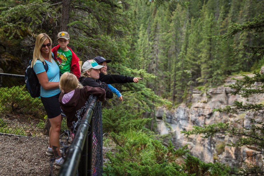 ParksCanada-FamilyatMaligneCanyon-OliviaRobinson-CR-(2)-large.jpg