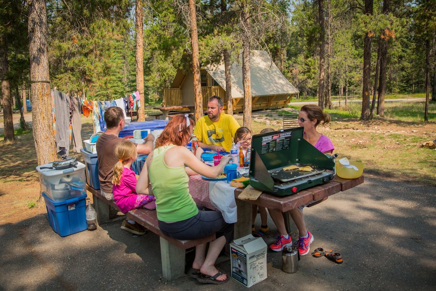 ParksCanada-FamilyatPicnicTable-BenMorin-CR-(4)-large.jpg