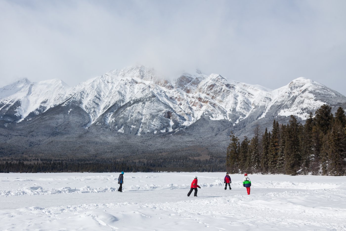 ParksCanada-LongshotofSkating-RyanBray-CR.jpg ParksCanada-LongshotofSkating-RyanBray-CR.jpg