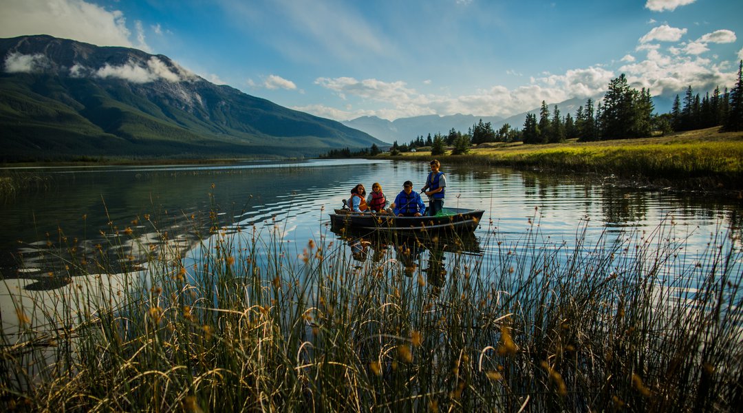 People Fishing Talbot Lake - Ben Morin / Parks Canada People Fishing Talbot Lake - Ben Morin / Parks Canada