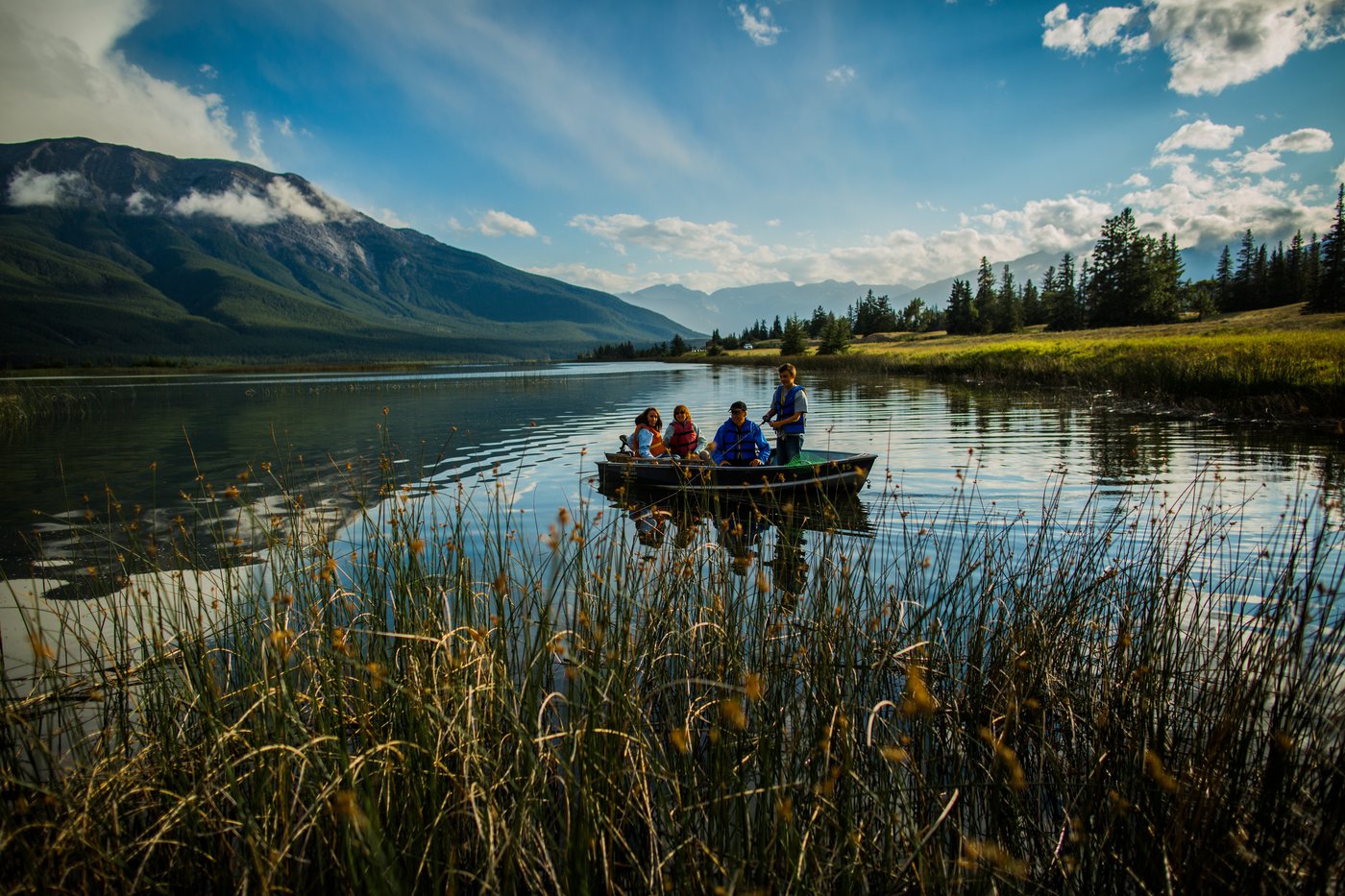 People Fishing Talbot Lake - Ben Morin / Parks Canada