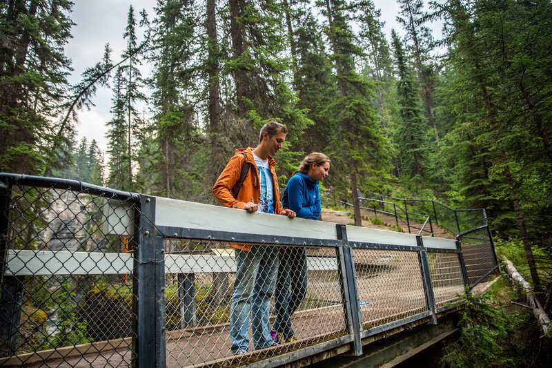 Maligne Canyon Bridge - Parks Canada/ Ben Morin Maligne Canyon Bridge - Parks Canada/ Ben Morin