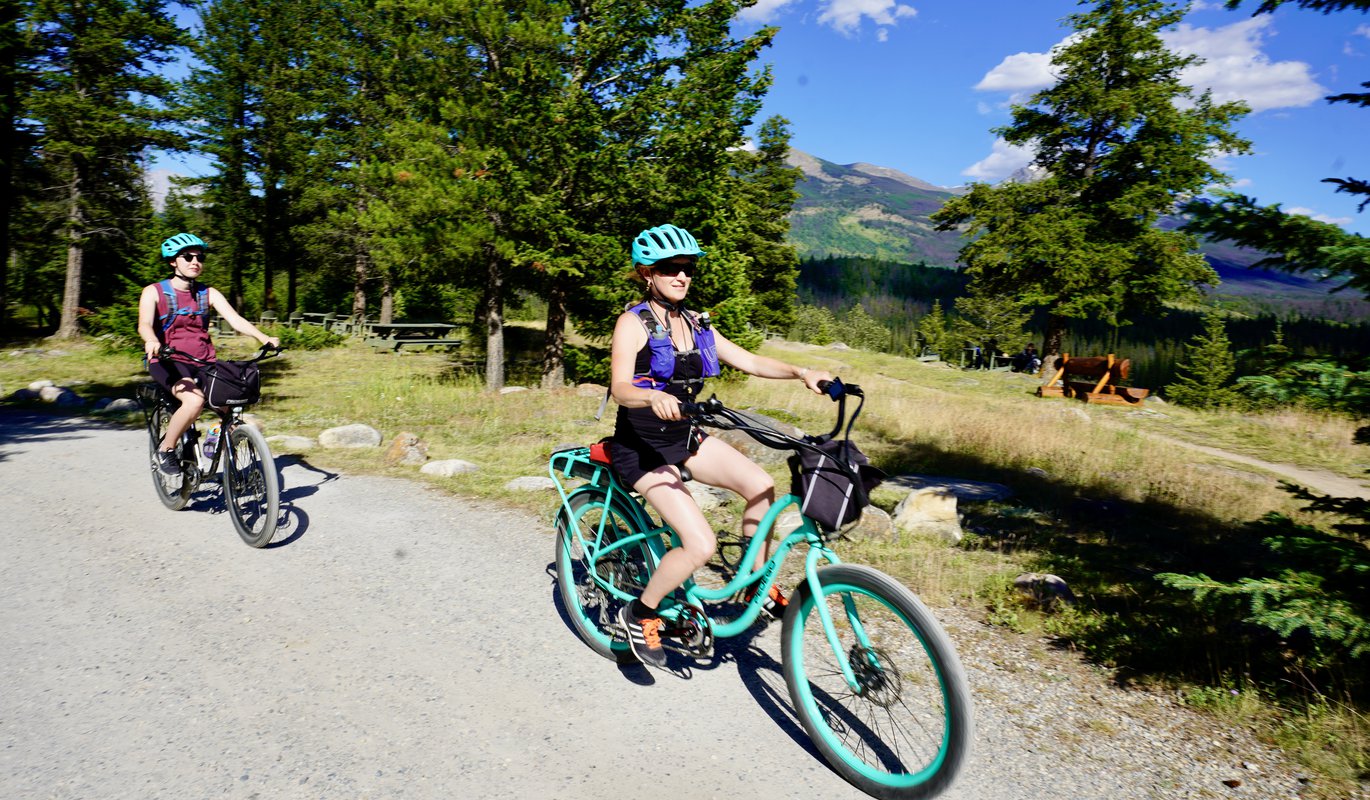 bites_on_bikes_jasper_food_tours.JPG bites_on_bikes_jasper_food_tours.JPG