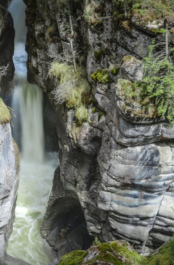 Maligne Canyon - falls