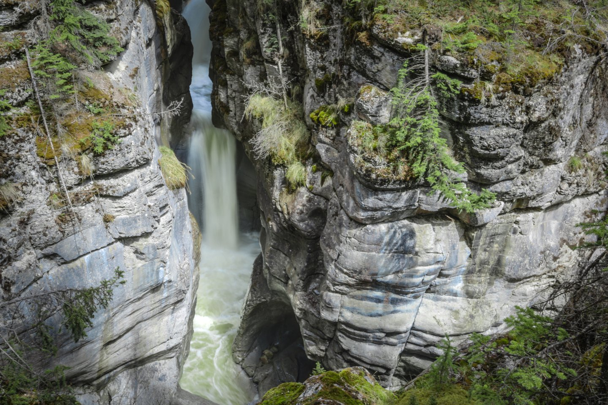 Maligne Canyon - falls