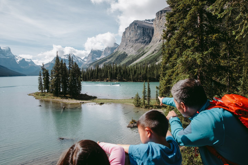 Maligne Lake Boat Tours