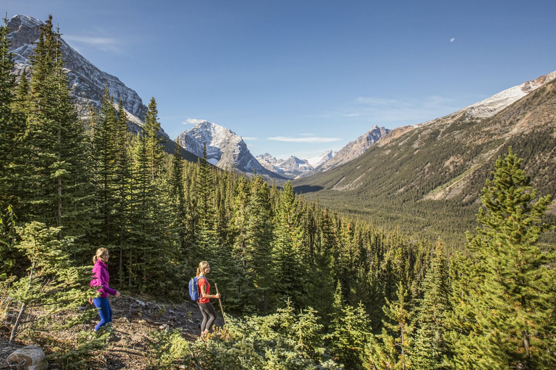 TravelAlberta-Two Woman Hiking- Credit: Noel Hendrickson