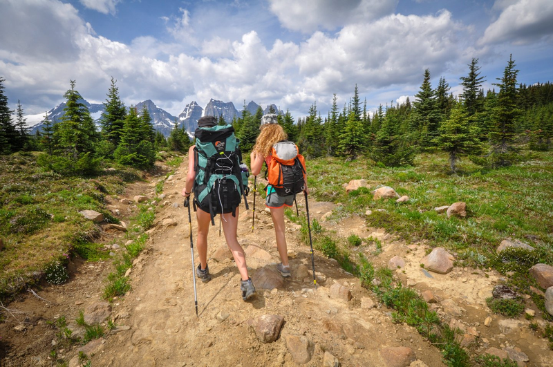 Hiking Tonquin: Credit: Parks Canada / Caroline Roy